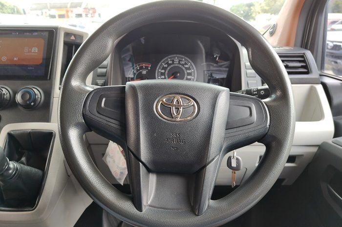 TOYOTA 2020 2WD 2.8 MT COMMUTER SILVER  2043 full