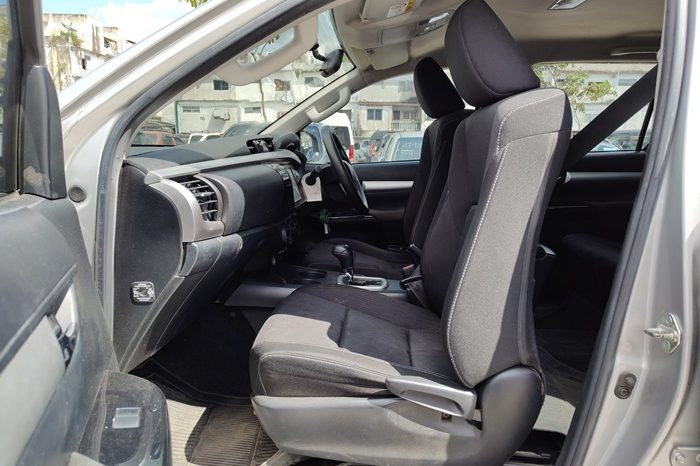 REVO PRE 2020 2.4E AT DOUBLE CAB SILVER  7582 full