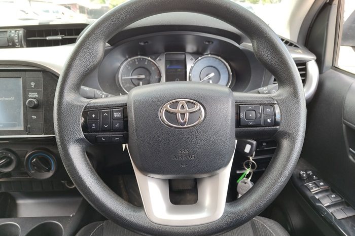 REVO PRE 2020 2.4E AT DOUBLE CAB SILVER  7582 full