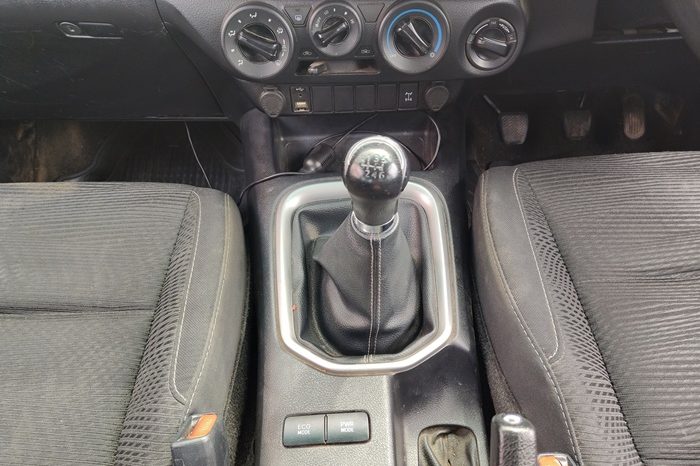 REVO 4WD 2020 2.4E MT SMART CAB SILVER  5487 full