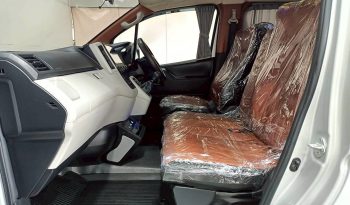 TOYOTA 2020 2WD 2.8 MT COMMUTER SILVER  2042 full