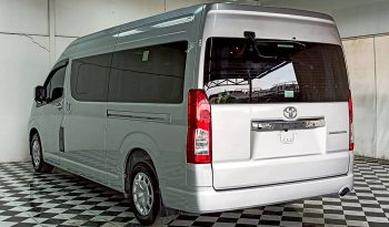 TOYOTA 2020 2WD 2.8 MT COMMUTER SILVER  2042 full