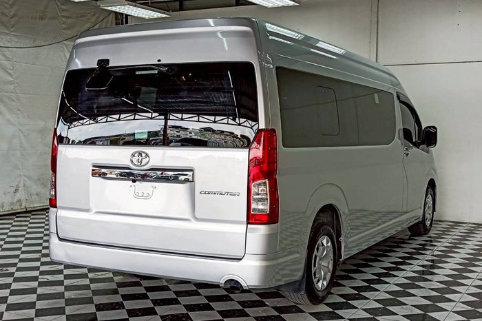 TOYOTA 2020 2WD 2.8 MT COMMUTER SILVER  2042 full