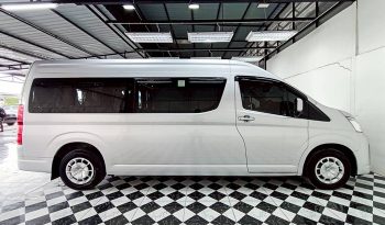 TOYOTA 2020 2WD 2.8 MT COMMUTER SILVER  2042 full