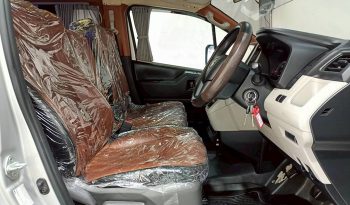 TOYOTA 2020 2WD 2.8 MT COMMUTER SILVER  2042 full