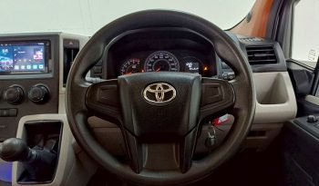 TOYOTA 2020 2WD 2.8 MT COMMUTER SILVER  2044 full