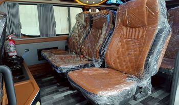 TOYOTA 2020 2WD 2.8 MT COMMUTER SILVER  2044 full