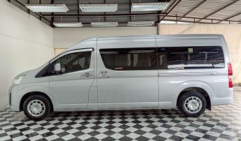 TOYOTA 2020 2WD 2.8 MT COMMUTER SILVER  2044 full