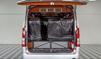 TOYOTA 2020 2WD 2.8 MT COMMUTER SILVER  2044 full