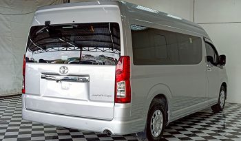 TOYOTA 2020 2WD 2.8 MT COMMUTER SILVER  2044 full
