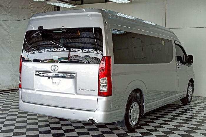 TOYOTA 2020 2WD 2.8 MT COMMUTER SILVER  2044 full