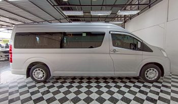 TOYOTA 2020 2WD 2.8 MT COMMUTER SILVER  2044 full