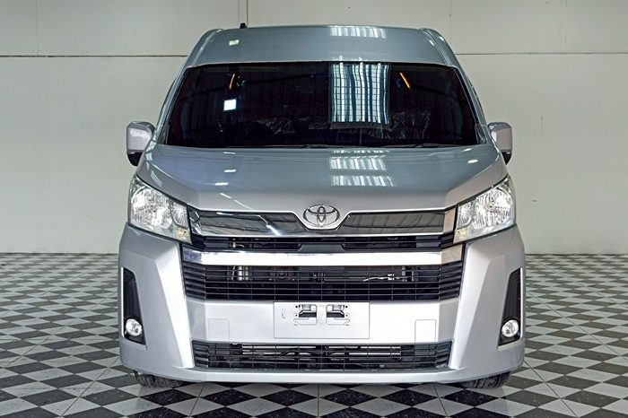 TOYOTA 2020 2WD 2.8 MT COMMUTER SILVER  2044 full