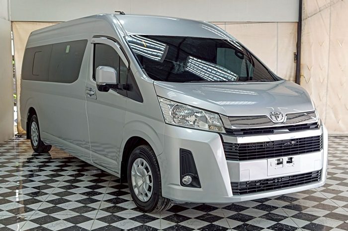 TOYOTA 2020 2WD 2.8 MT COMMUTER SILVER  2044 full