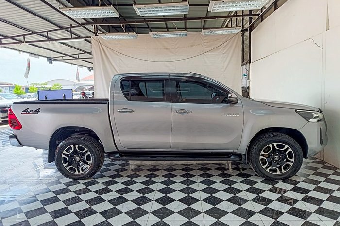REVO 4WD 2021 2.4E MT DOUBLE CAB SILVER  2063 full