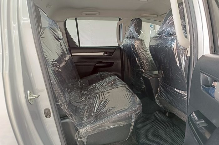 REVO 4WD 2021 2.4E MT DOUBLE CAB SILVER  2063 full