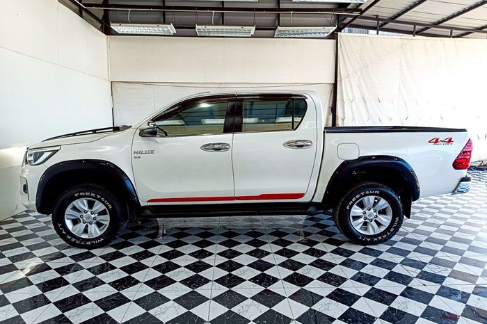 REVO 4WD 2018 2.8G AT DOUBLE CAB WHITE  3437 full