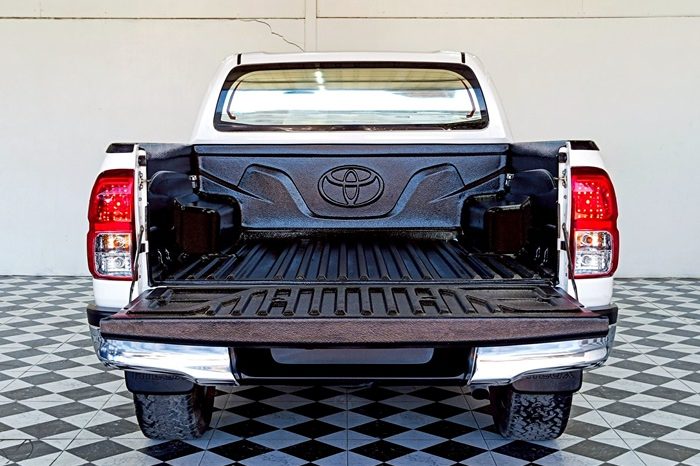 REVO 4WD 2018 2.8G AT DOUBLE CAB WHITE  3437 full