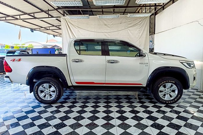 REVO 4WD 2018 2.8G AT DOUBLE CAB WHITE  3437 full