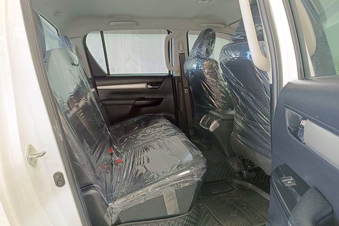 REVO 4WD 2018 2.8G AT DOUBLE CAB WHITE  3437 full