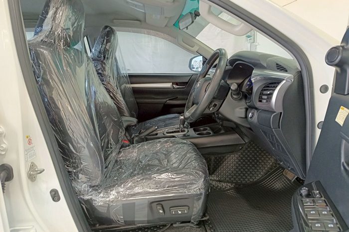 REVO 4WD 2018 2.8G AT DOUBLE CAB WHITE  3437 full