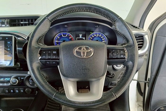 REVO 4WD 2018 2.8G AT DOUBLE CAB WHITE  3437 full