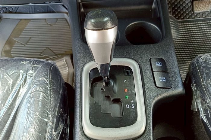 REVO 4WD 2018 2.8G AT DOUBLE CAB WHITE  3437 full