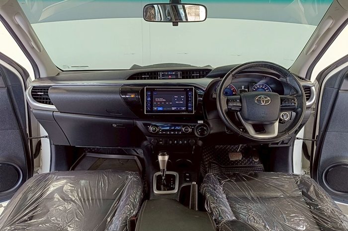 REVO 4WD 2018 2.8G AT DOUBLE CAB WHITE  3437 full