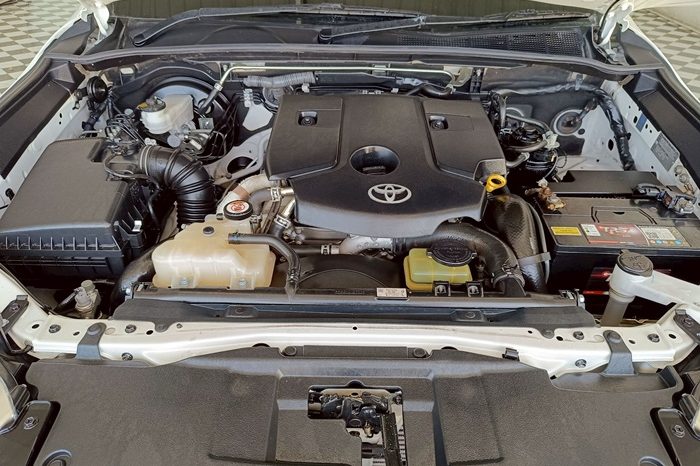 REVO 4WD 2018 2.8G AT DOUBLE CAB WHITE  3437 full