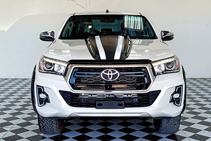 REVO 4WD 2018 2.8G AT DOUBLE CAB WHITE  3437 full