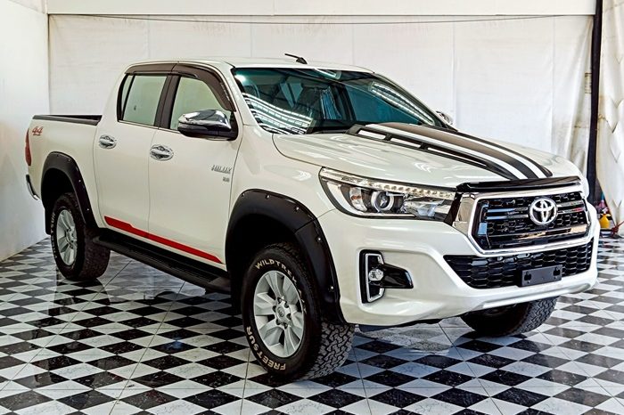 REVO 4WD 2018 2.8G AT DOUBLE CAB WHITE  3437 full