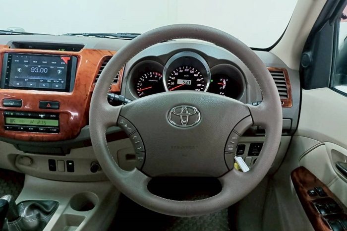 TOYOTA 4WD 2007 2.7V AT FORTUNER SILVER  404 full