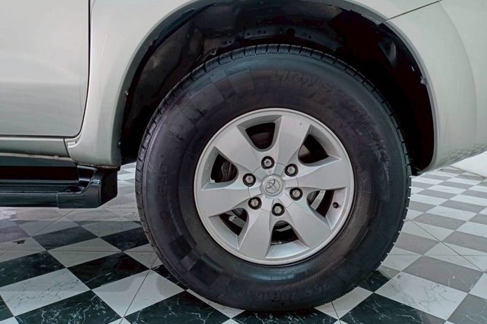 TOYOTA 4WD 2007 2.7V AT FORTUNER SILVER  404 full