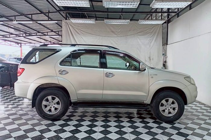 TOYOTA 4WD 2007 2.7V AT FORTUNER SILVER  404 full
