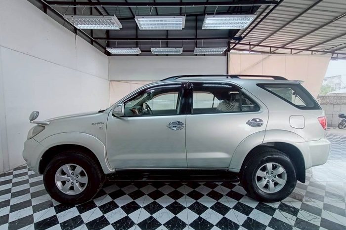 TOYOTA 4WD 2007 2.7V AT FORTUNER SILVER  404 full