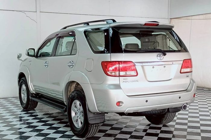 TOYOTA 4WD 2007 2.7V AT FORTUNER SILVER  404 full