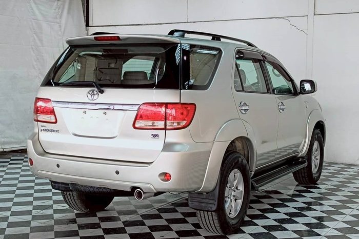 TOYOTA 4WD 2007 2.7V AT FORTUNER SILVER  404 full