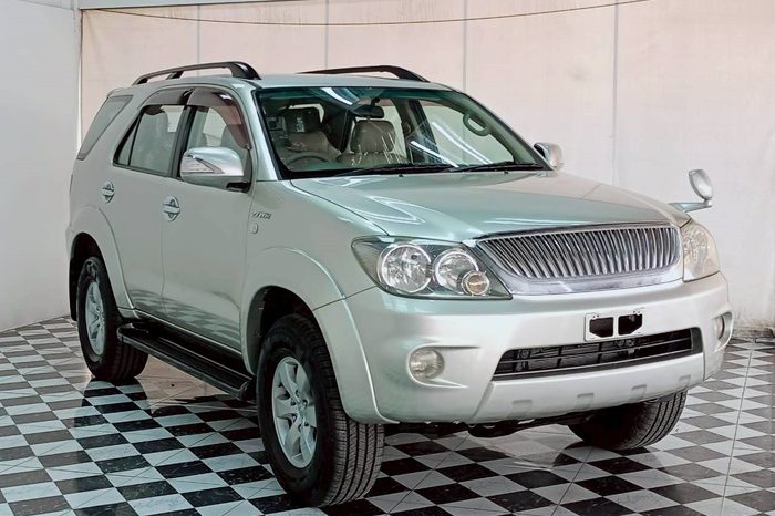 TOYOTA 4WD 2007 2.7V AT FORTUNER SILVER  404 full