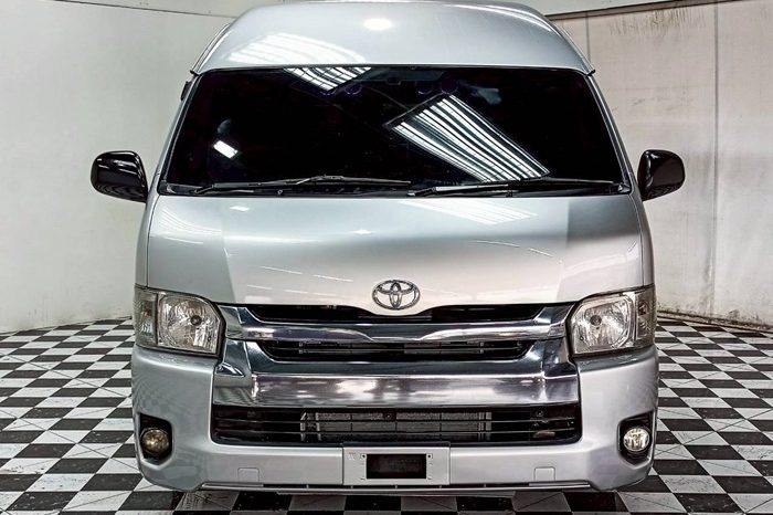 TOYOTA 2WD 2016 3.0 MT COMMUTER SILVER 429 full