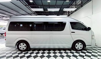 TOYOTA 2WD 2016 3.0 MT COMMUTER SILVER 429 full