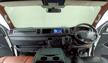 TOYOTA 2WD 2016 3.0 MT COMMUTER SILVER 429 full