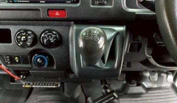TOYOTA 2WD 2016 3.0 MT COMMUTER SILVER 429 full