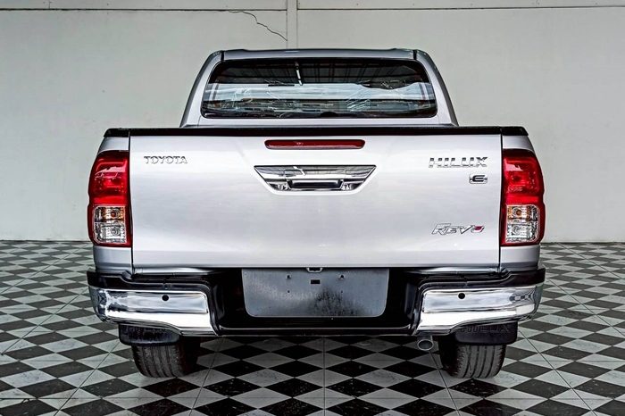 REVO PRE 2018 2.4E AT DOUBLE CAB SILVER  4934 full