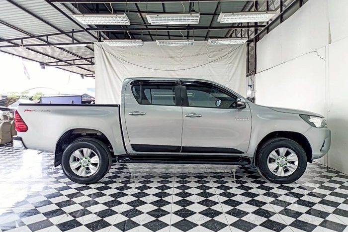 REVO PRE 2018 2.4E AT DOUBLE CAB SILVER  4934 full