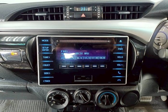REVO PRE 2018 2.4E AT DOUBLE CAB SILVER  4934 full