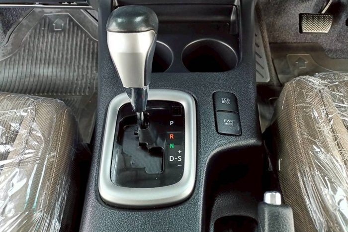 REVO PRE 2018 2.4E AT DOUBLE CAB SILVER  4934 full