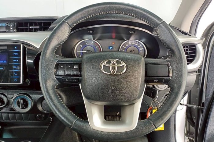REVO PRE 2018 2.4E AT DOUBLE CAB SILVER  4934 full