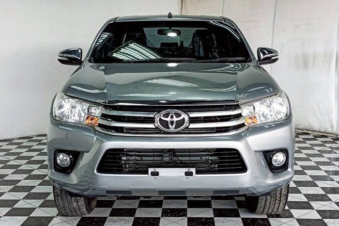 REVO PRE 2018 2.4E AT DOUBLE CAB SILVER  4934 full