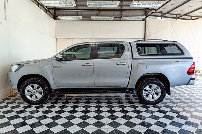 REVO PRE 2017 2.4E AT DOUBLE CAB SILVER  4950 full