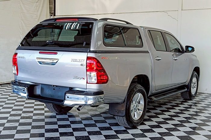 REVO PRE 2017 2.4E AT DOUBLE CAB SILVER  4950 full
